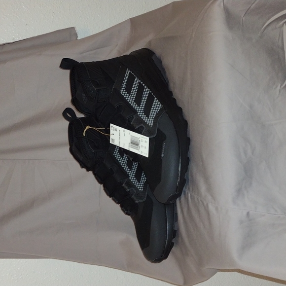 Men's, Black and Silver Terrex Trail maker MID GTX Size 11 - Picture 1 of 7